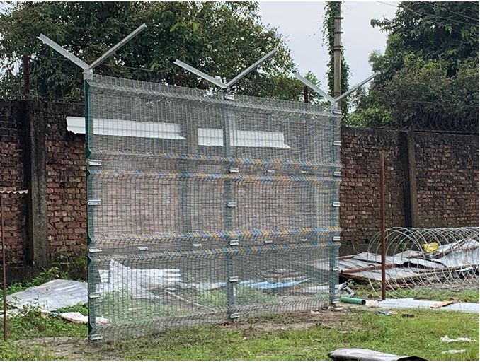 Anti cutting fence